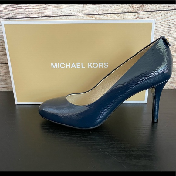 michael kors navy blue pumps